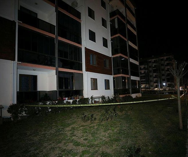 Çanakkale’de avukat evinin önünde ölü bulundu