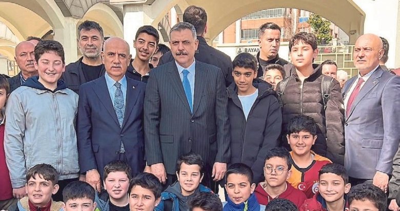 Bakanlar deprem bölgesinde