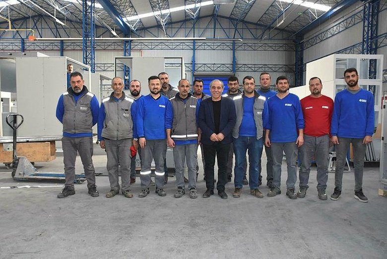 Çobandı fabrikatör oldu, koyunlarını unutmadı