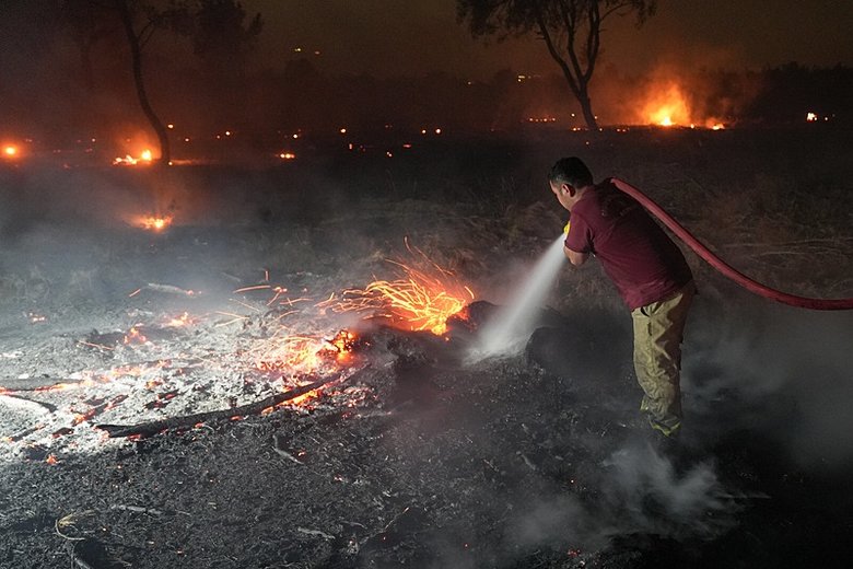 Bakan Yumaklı duyurdu: İzmir’deki orman yangını kontrol altında