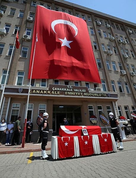 Çanakkale’de görevi başında şehit olan polis Türkmenoğlu için tören