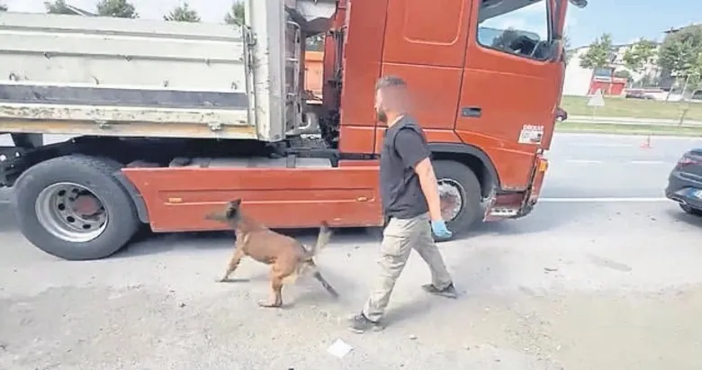 Yurt dışına kaçmak için TIR’daki bölmeye saklandı