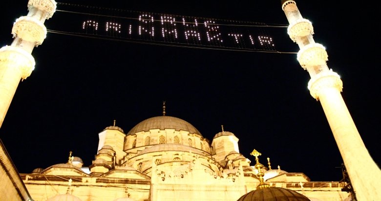 İzmir iftar saati 12 Nisan Salı! İzmir’de akşam ezanı saat kaçta okunacak?