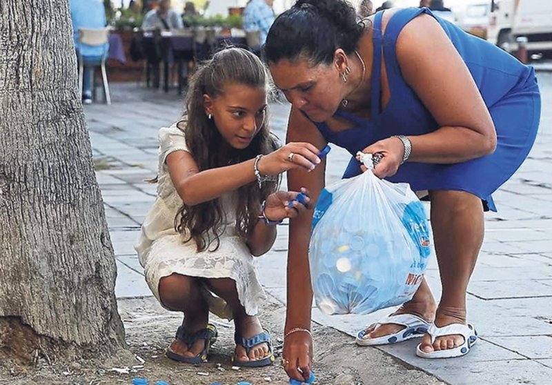 Koral Mercan Bir Yilda 185 Bin Kapak Topladi Yasam Haberleri
