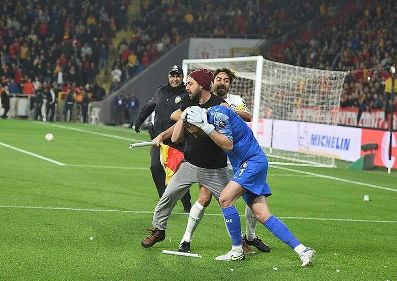 İzmir’deki olaylı Göztepe - Altay derbisi Avrupa basınında