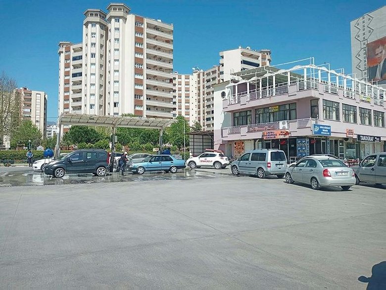 Aydın’da çamur yağdı! Oto yıkamacılar önünde uzun kuyruklar oluştu