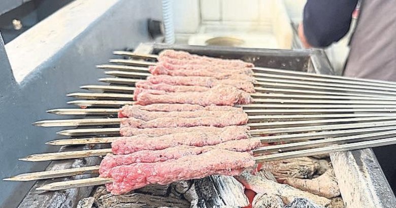 İzmir’e özgü bir lezzet: Tire şiş köfte! ‘En iyi kıyma yemeği’