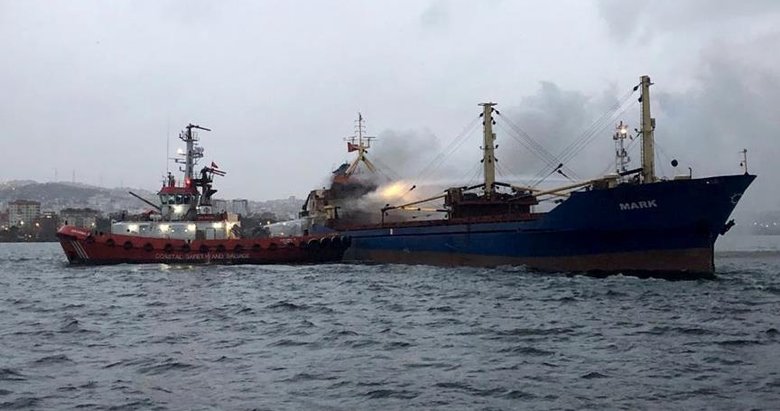Pendik açıklarındaki gemi yangınında 15 mürettebat kurtarıldı