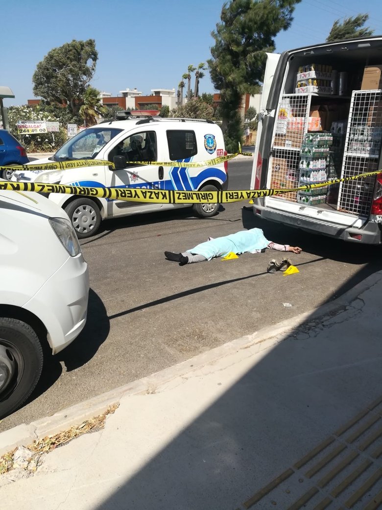 İzmir’de hatalı dönüş yapan otomobile motosiklet çarptı: 1 ölü, 1 yaralı