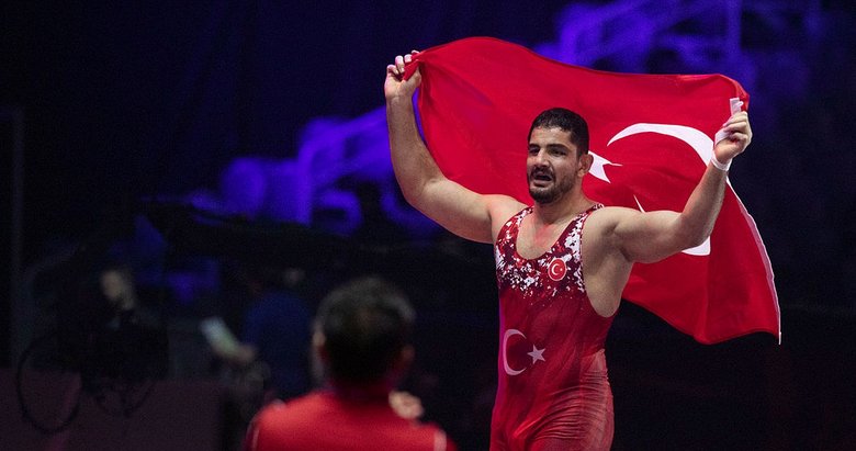 Güreşte 6 madalya ve rekor geldi