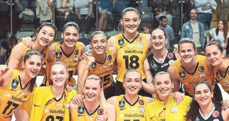 İzmir’de voleybol şöleni