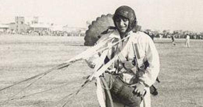 Kadınlara kapısını açtıgı jetlere kendisi binemedi