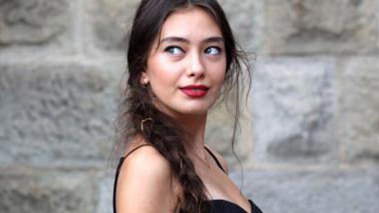 neslihan atagul o fotografi ile gundem oldu galeri yeni asir