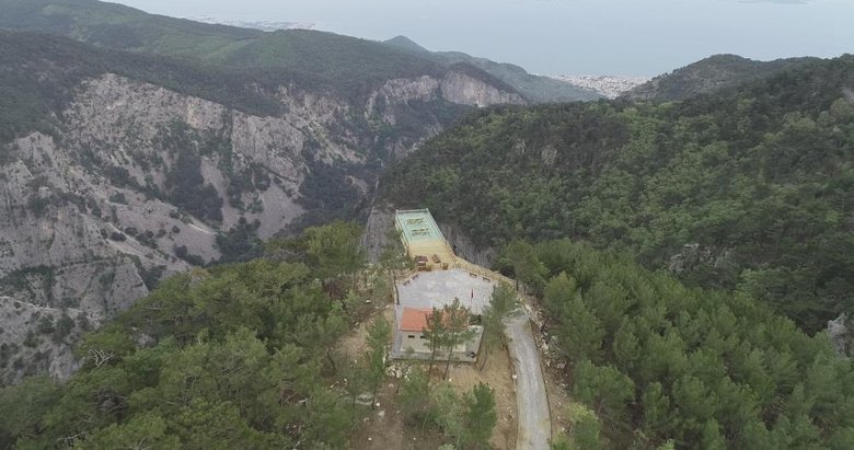 Camı çatlayan Seyir Terası ziyarete kapatıldı