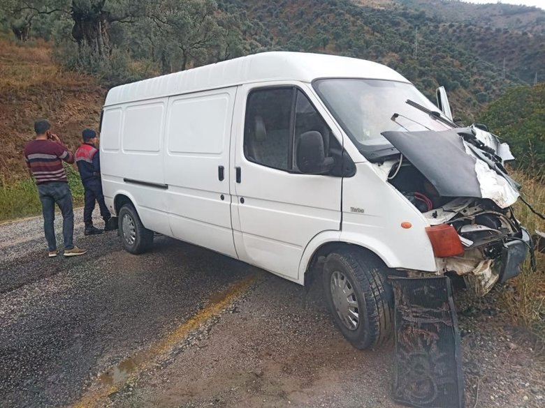 Aydın’da minibüsler çarpıştı! 2 kişi yaralandı