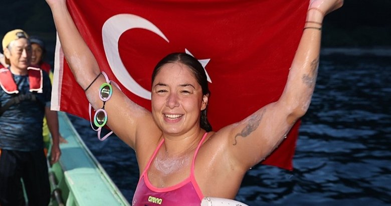 İzmir’de Bengisu Avcı’nın yüzücüleri okyanuslara açılacak