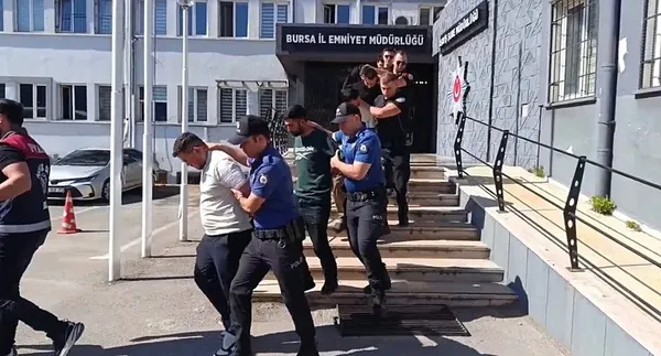bursada-filmleri-aratmayan-vurgun-operasyon-basarili-deyip-yasli-cifti-soydular-1782974505107.jpeg