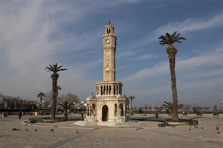 izmirde-bugun-hava-nasil-olacak-meteoroloji-izmirlileri-uyardi-hafta-sonu-plani-yapanlar-dikkat-o-saatlerde-ya-1778218005540.png