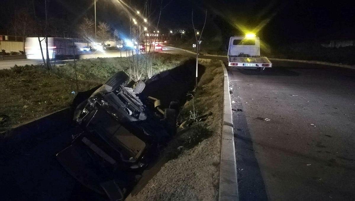 Izmir De Feci Kaza Metrelerce Suruklenen Luks Cip Takla Atti