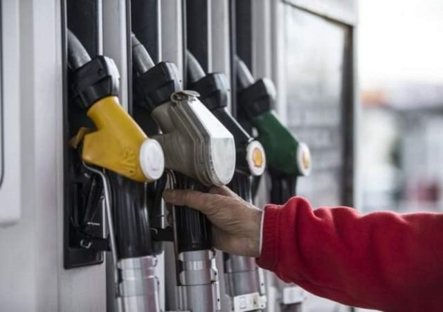 Akaryakıt fiyatlarına 4. indirim geliyor! Benzin litre fiyatı ve motorin fiyatları ne kadar kaç TL olacak? İşte 22 Kasım güncel akaryakıt fiyatları...