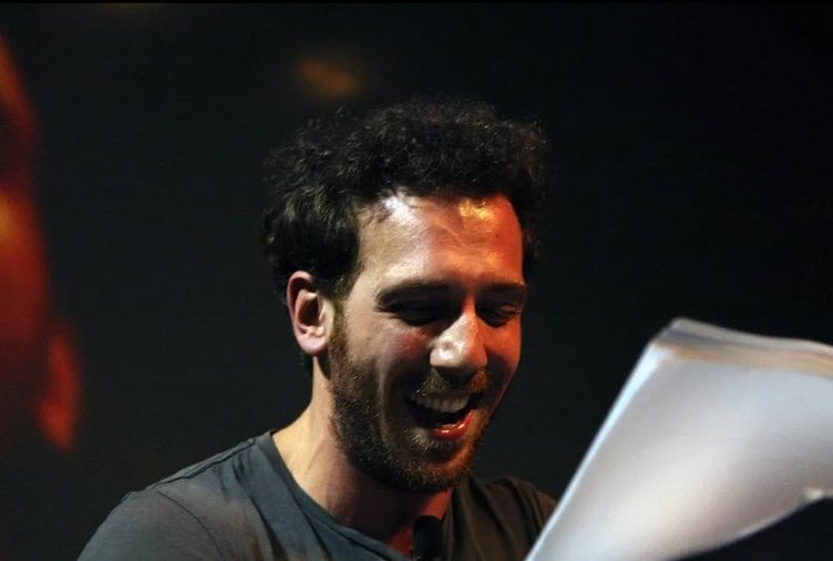 Emre Yetim’e kız arkadaşından ’çekirdek ’dayağı!