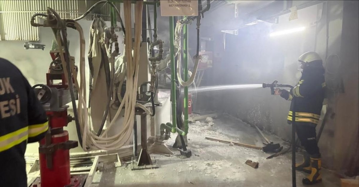 Fabrikada patlama: 1’i ağır 2 işçi yaralandı!