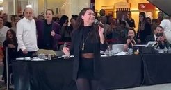 Bir döneme damgasını vurmuştu! Nez AVM'de konser verdi