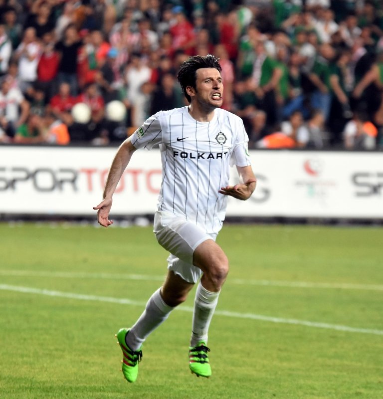 Altay’da İbrahim Akın futbolu bıraktı