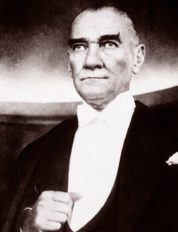 Mustafa Kemal Atatürk'ün de yer aldığı az bilinen fotoğraflarla 29 Ekim Cumhuriyet Bayramı...