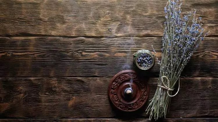 Evinizdeki negatif enerjiden kurtulmak için bu tütsüleri deneyin!