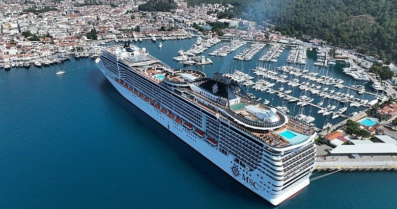Kuşadası’ndan gelen kruvaziyer Marmaris’e demir attı!