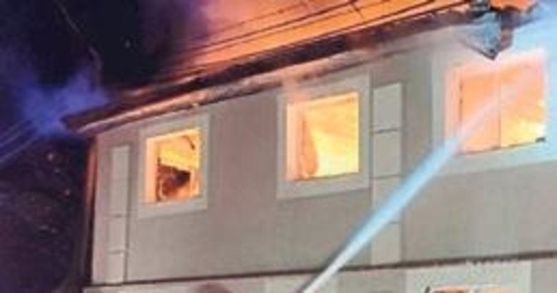 İki katlı ev alevlere teslim