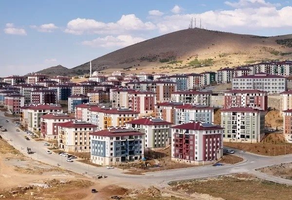 asrin-insasi-turkiyenin-basarisi-455-bin-konut-tamam-1766573940781.jpeg