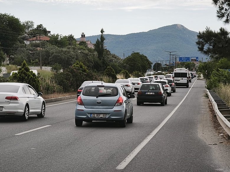 Muğla doldu taştı! Araç kuyruğu 22 kilometreye ulaştı