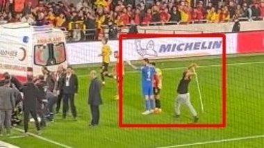 Göztepe-Altay maçında bir taraftar kaleci Ozan Evrim Özenç’e saldırdı | VİDEO