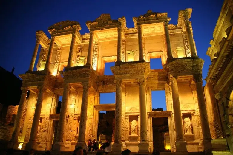 izmirde-ucuz-tatilin-adresi-belli-oldu-arabaniz-olmasa-da-olur-izbanla-1000-tl-altina-2-gunluk-tatil-rotasi-1787225798150.png