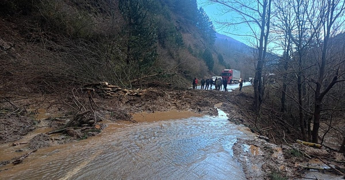 İzmir Ödemiş'te heyelan!
