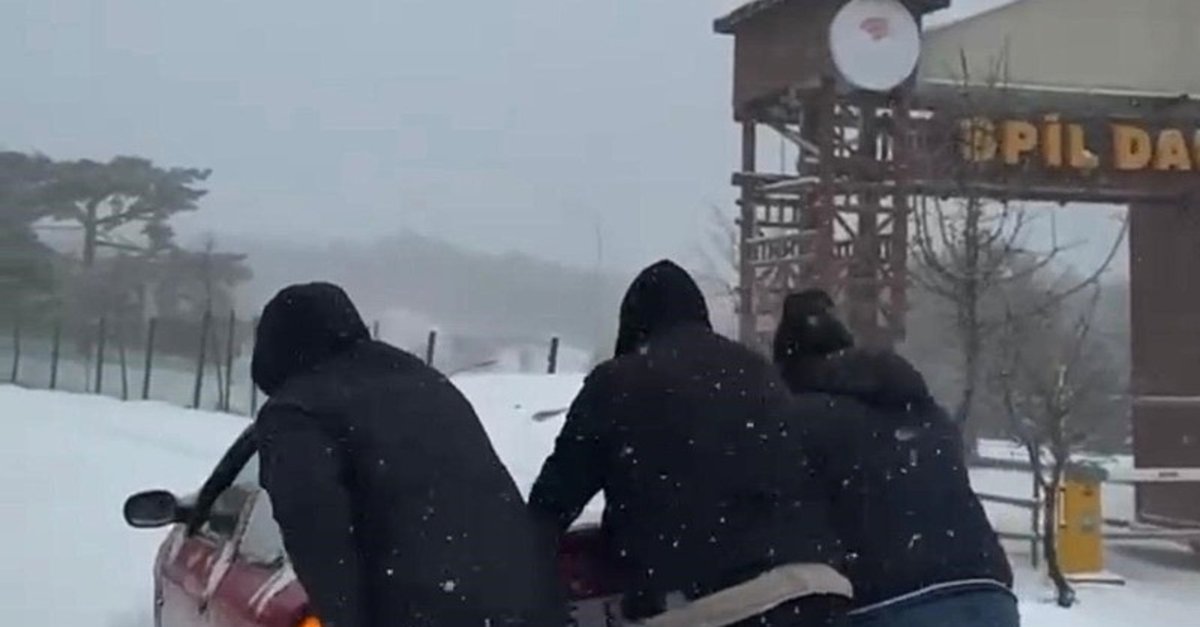 Bayramın ilk gününde İzmirliye kar sürprizi!