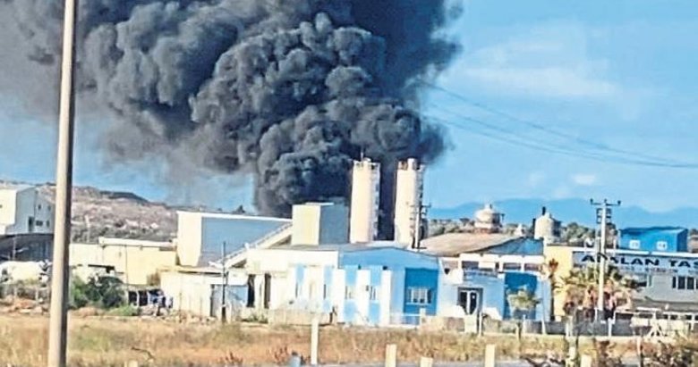 Yağ fabrikasından kara dumanlar yükseldi