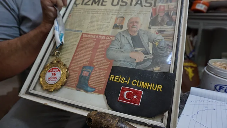 izmirde-yoruk-kulturunun-son-mirascisi-efelerin-zamanla-yarisan-mirasi-koruklu-cizmede-yarim-asri-asan-emek-1792220689303.png