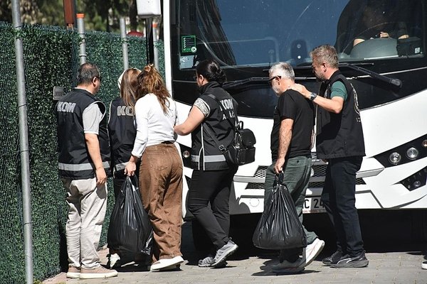 izmir-ege-universitesinde-yolsuzluk-operasyonunda-yeni-gelisme-41-supheli-adliyede-1781262111085.jpeg
