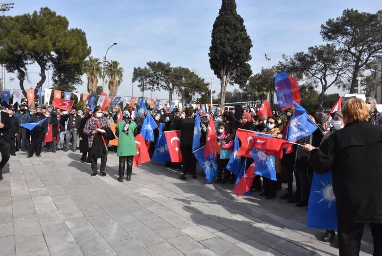 ’Buca Çevik Bir Meydanı’nın ismi değişti! AK Parti ve MHP grubunun verdiği önerge ile Demokrasi Meydanı oldu