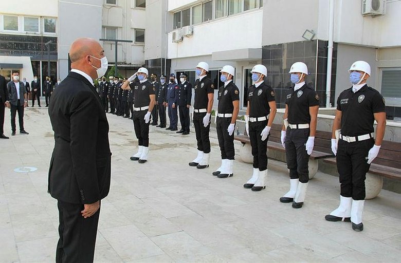 İzmir’de devir-teslim! İzmir İl Emniyet Müdürü Mehmet Şahne görevine başladı