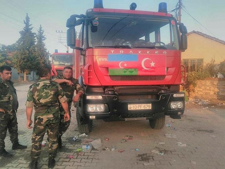 Azerbaycanlı askerler Sarayköy’de! Buldan’da geceyi aydınlatan yangın kontrol altına alındı