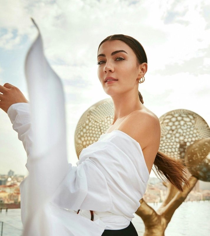 Afili Aşk�ın Ayşe�si Burcu Özberk estetiksiz hali ile sosyal medyayı