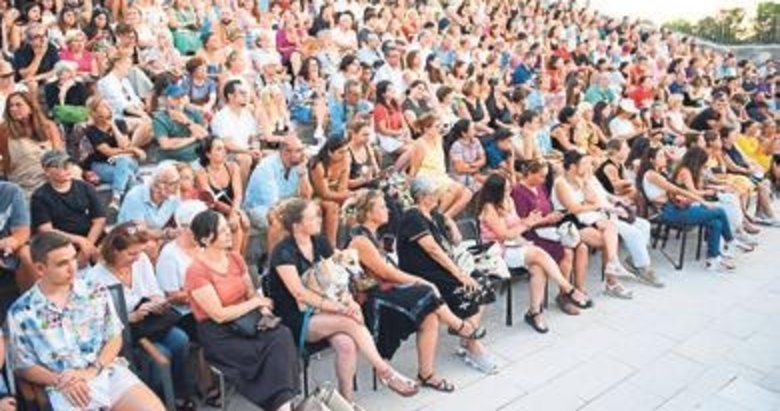 D&R Urladam Kitap Festivali’nde Kulin ve Ortaylı izdihamı