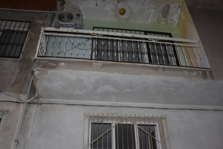 İzmir’de korkunç cinayet! Annesini kabloyla boğup...