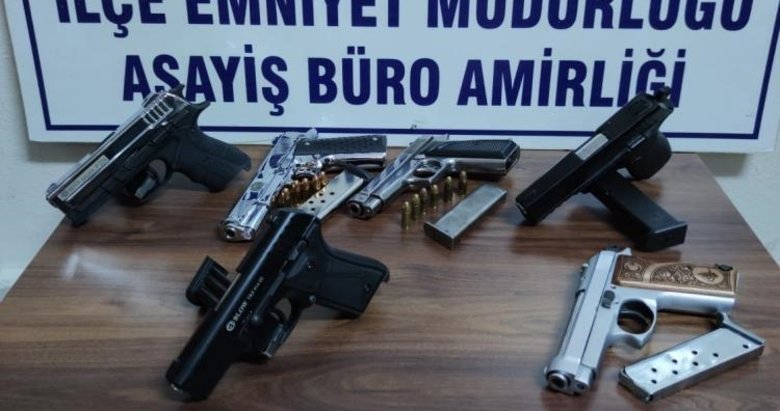 İzmir’de silah kaçakçılarına pazarlık esnasında baskın: 5 tutuklama