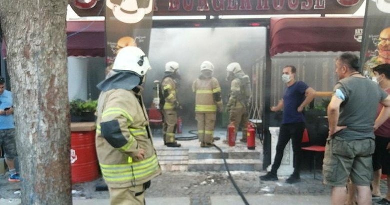 İzmir’de iş yerinde çıkan yangın korkuttu! Aliağa’nın en işlek caddesinde...