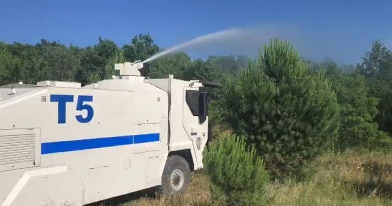 Marmaris’teki yangını söndürme çalışmalarına TOMA’lar da destek veriyor